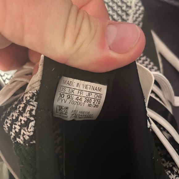 Adidas Ultraboost 4.0 Oreo Size 10 - Picture 5 of 5